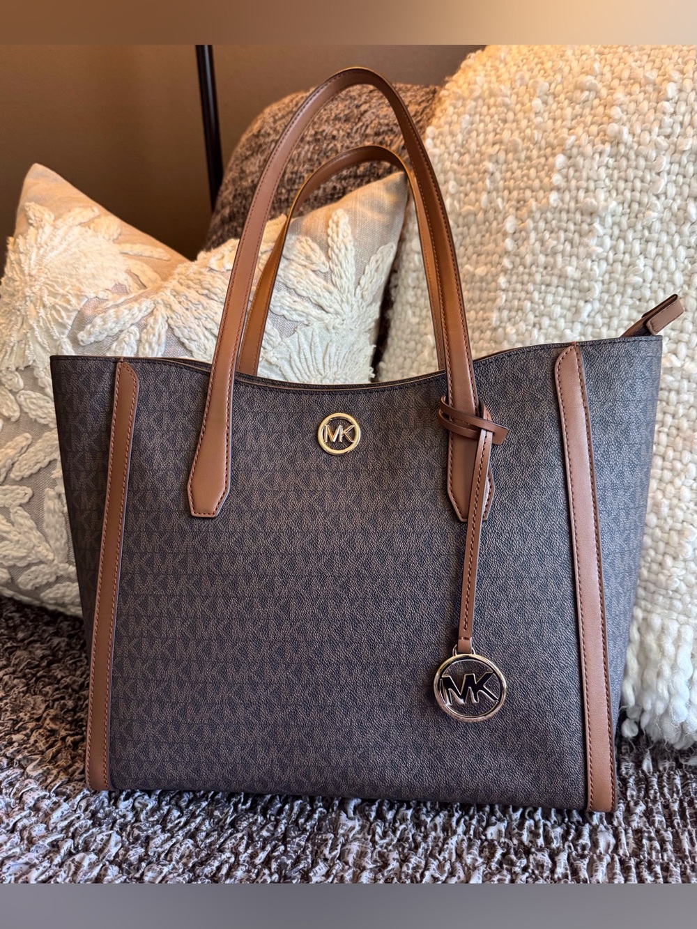 Elegant Michael Kors Brown Signature Leida Tote